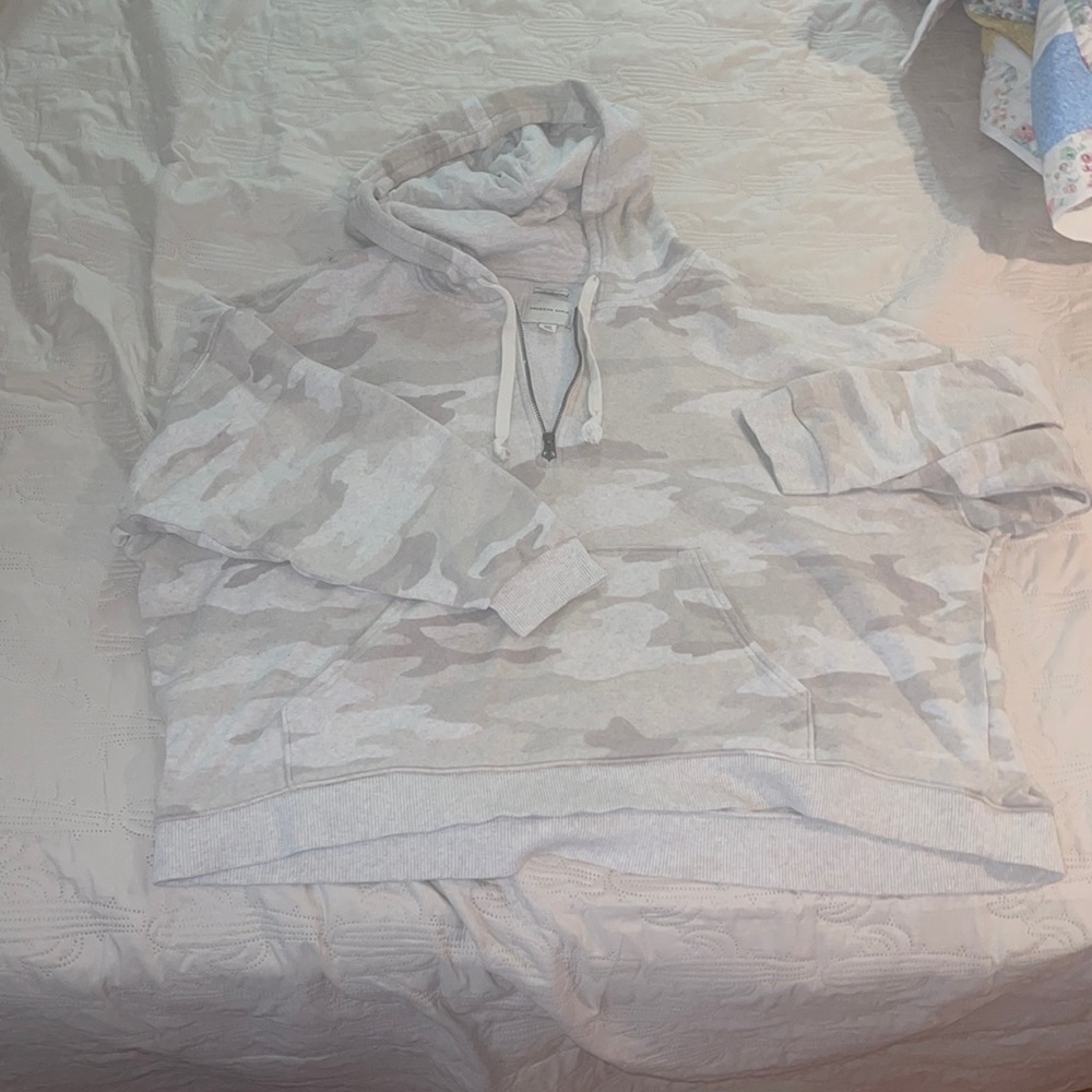AMERICAN EAGLE CAMO PULLOVER